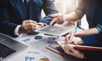 【紧急提醒】平台被黑，出款通道维护！风控审核不给取款，你该怎么办？